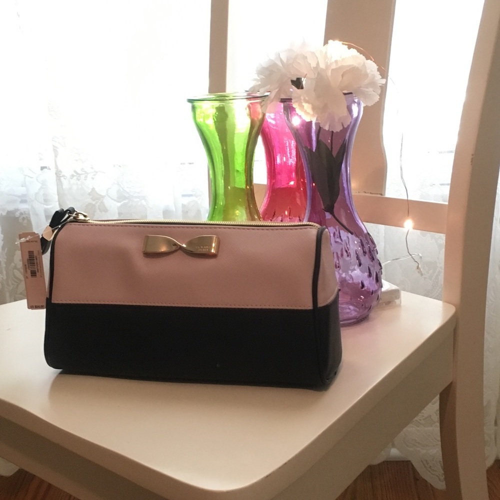 NWT VICTORIA’S SECRET Cosmetic Bag